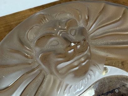 LALIQUE France. 
Vide poche en cristal pressé...