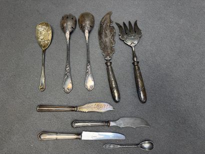 Ensemble de quatre pièces de service en métal...