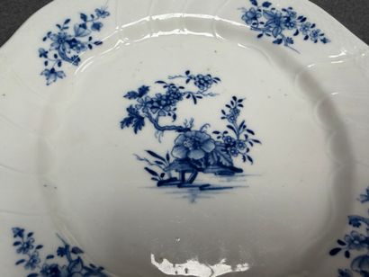 TOURNAI fin XVIII°
Six assiettes en porcelaine...