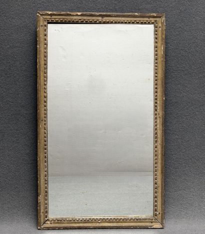 Miroir cadre en bois et stuc. 
60 x 35 c...