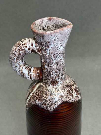 ACCOLAY 
Bouteille en céramique émaillée....