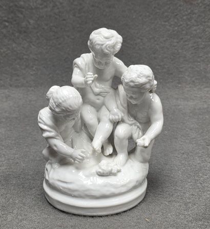Groupe en porcelaine : Les enfants joueurs.
H:...