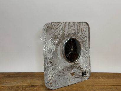 DAUM
Pendule de table en cristal 22 x 22...