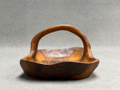 VALLAURIS - Tony BAIN. 
Panier en bois d'olivier
16...