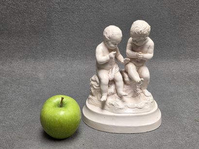 Groupe en faïence fine: deux putti .
22 x...