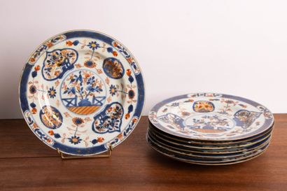 Huit assiettes en porcelaine de Chine décor...