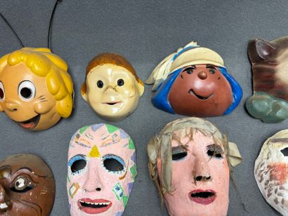 Collection de masques:
- 3 masques enfantins...