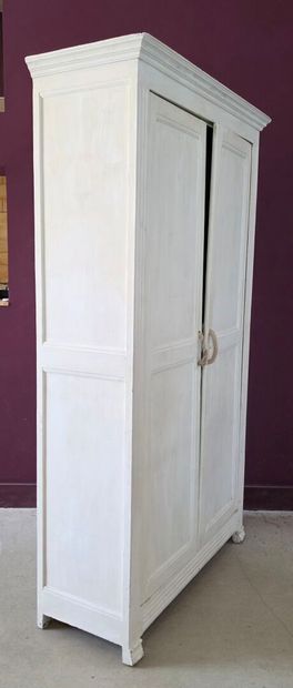 Armoire laquée
H: 223 x 130 x 49 cm