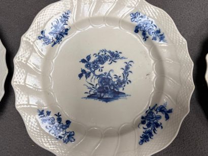 TOURNAI fin XVIII°
Six assiettes en porcelaine...