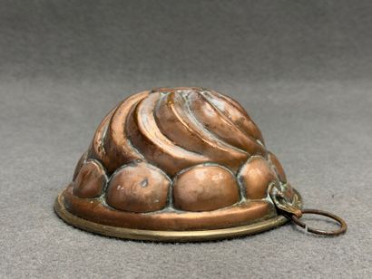 Moule à gâteau en cuivre
H. : 7 cm. D. :...