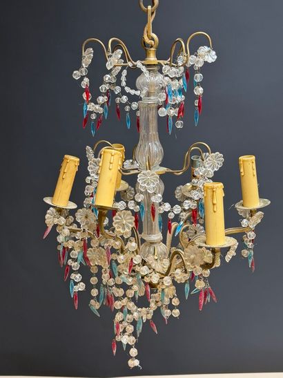 Petit lustre à pampilles à six lumières....