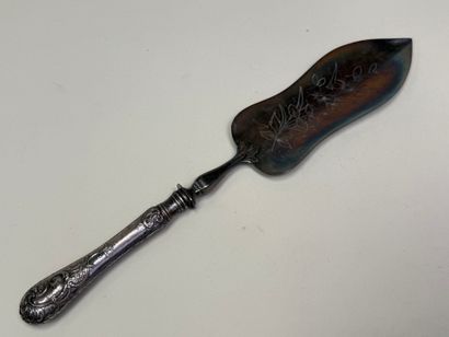 Pelle de service en métal argenté et manche...