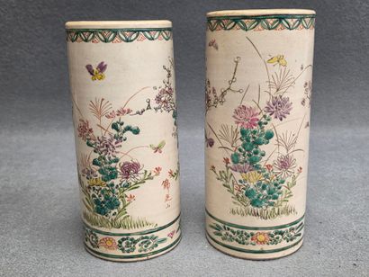 JAPON début XX° 
Paire de vases rouleaux...