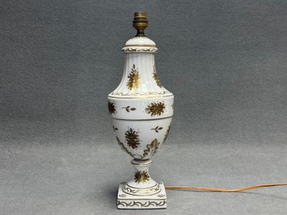 Pied de lampe balustre en porcelaine de Limoges....