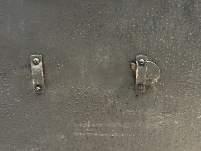 Malle de coffre de voiture ancienne.
50 x...