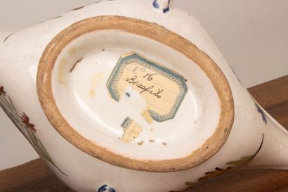 Ensemble de trois saucières en faïence du...