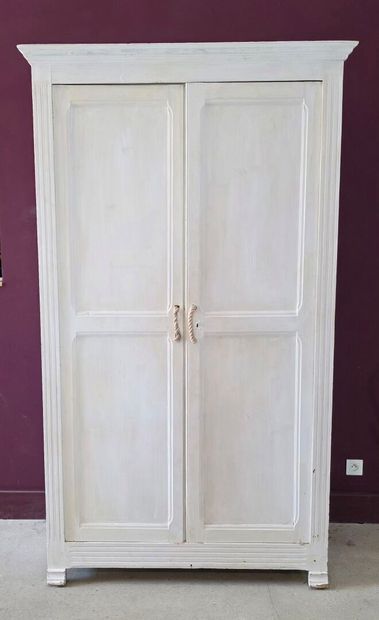 Armoire laquée
H: 223 x 130 x 49 cm