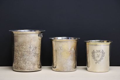 Trois timbales en argent 925°/00. 
Poids:...