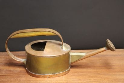 Arrosoir en cuivre. 
17 x 42 x 14 cm.