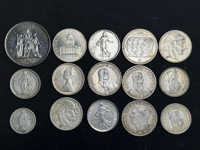 Lot de pièces en argent. françaises et européennes.
Poids:...