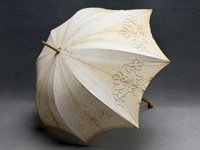 Ombrelle et deux parapluies début XX°, manches...