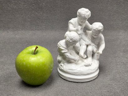 Groupe en porcelaine : Les enfants joueurs.
H:...