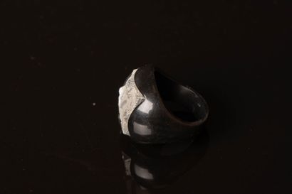 LALIQUE France
Bague en résine et bas-relief...