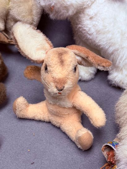 Lot de peluches anciennes, souvenirs de ...