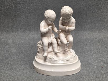 Groupe en faïence fine: deux putti .
22 x...
