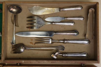 Christofle. 
Ménagère de couverts en métal...