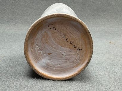 Paire de bougeoirs en faïence, vase, pot...