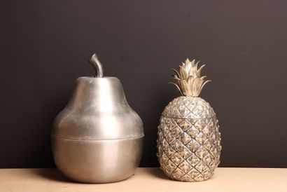 Deux seaux à glaçons, poire et ananas. 
H....