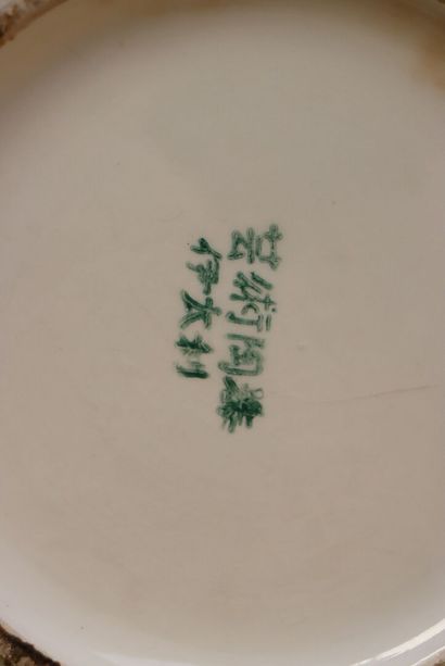 Paire de vases en porcelaine de Chine. 
H....