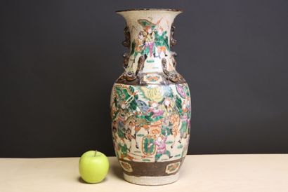 Grand vase en porcelaine de Nankin. 
H. :44...