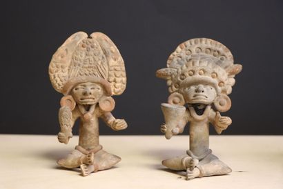 Cinq sculptures d'Amérique du Sud, vase toupie...