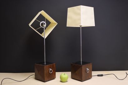 Paire de lampes décoratives
H: 73 cm. 
un...