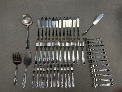 Partie de ménagère en inox:
-12 couteaux...