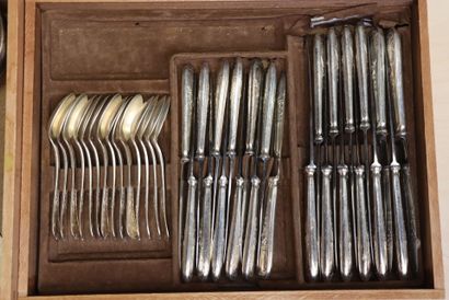 Ménagère de couverts en métal argenté en...