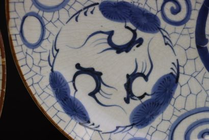 Deux plats rond en porcelaine du Japon XX°
D....