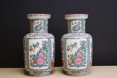 Paire de vases en porcelaine de Chine. 
H....