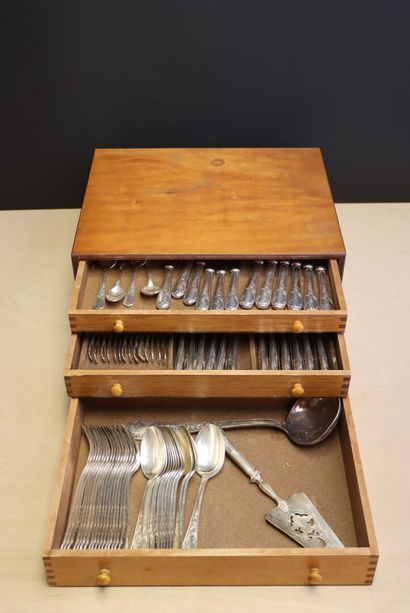 Ménagère de couverts en métal argenté en...