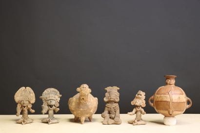 Cinq sculptures d'Amérique du Sud, vase toupie...