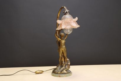 Lampe de salon en bronze. 
H. :42 cm.