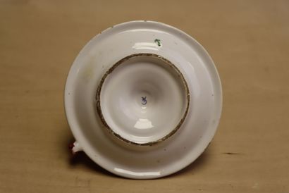 CLAMECY: Bougeoir en faïence. 
H. :8 cm....
