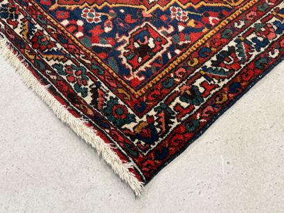 IRAN Tapis en laine fait main. 
200 x 142...