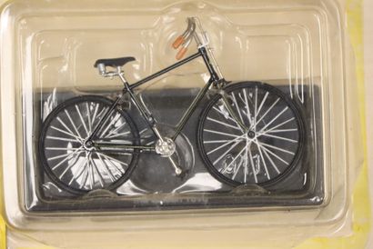 Collection de 47 vélos miniatures DEL PRADO....