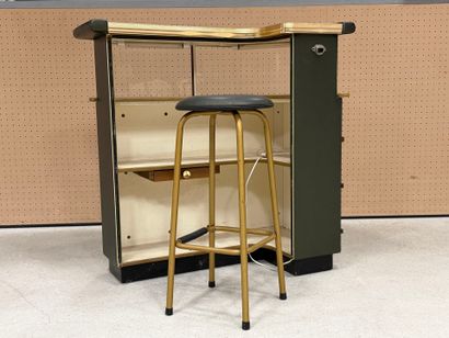 Bar en formica, garni de skai et bois et...