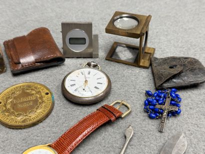 Lot comprenant: 
Billets et monnaies en Francs,...