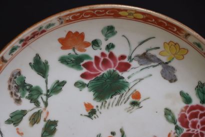 Assiette en porcelaine de Chine. 
D. :22...