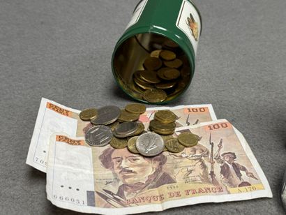 Lot comprenant: 
Billets et monnaies en Francs,...